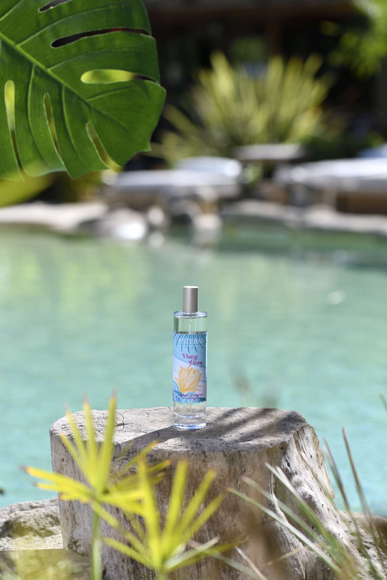 Parfum d’intérieur Ylang Ylang Estéban Paris dans un décor tropical